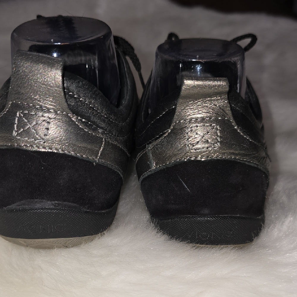 Vionic Black Leather Tennies - Picture 5 of 7